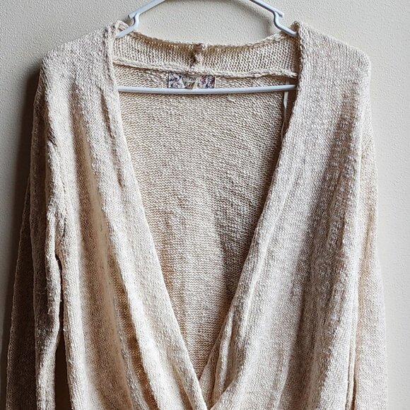 Pink Republic Cream Deep V-Neck Crossover Sweater Size Medium - Picture 6 of 16